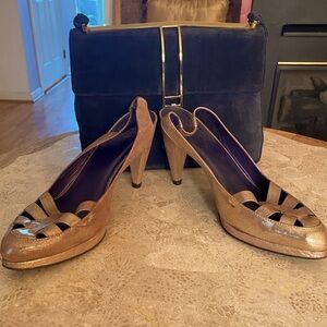 Le Due Muted Gold Sling Backs Hells